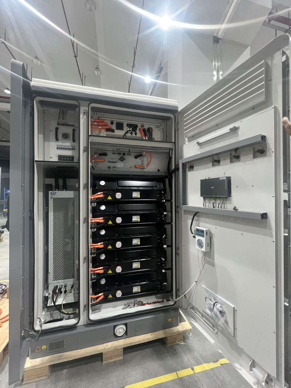 Mercury 233 | 125kW / 233kWh All-in-One Commercial Battery Energy Storage System (BESS)