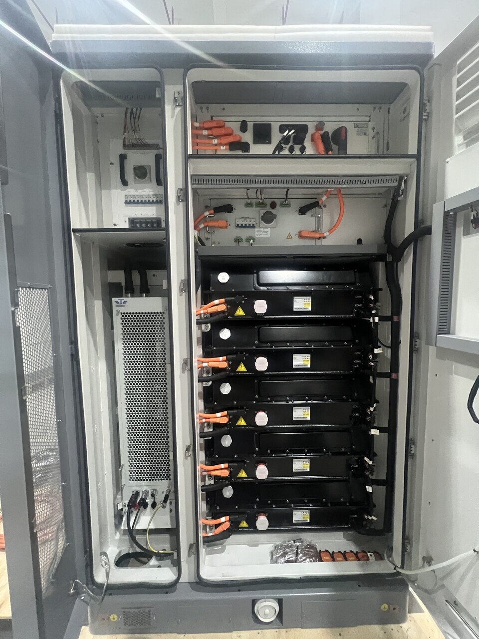 Mercury 233 | 125kW / 233kWh All-in-One Commercial Battery Energy Storage System (BESS)